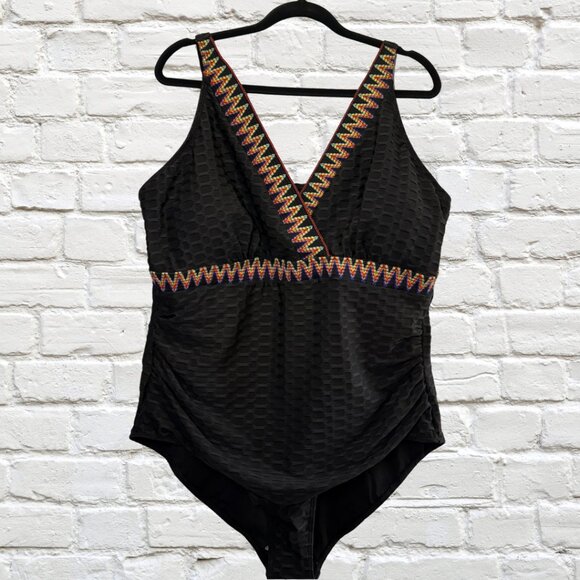 3X Contrast Black Textured One Piece Swimsuit NWT BLOOMCHIC - Picture 1 of 8